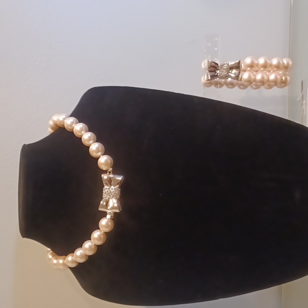 PARKLANE NECKLACE AND BRACELET SET OF PEARLS AND BOWS